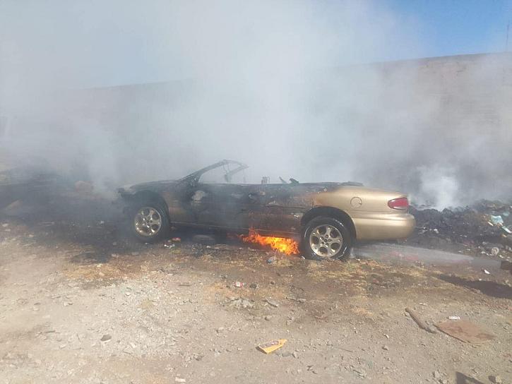 SE INCENDIAN 2 VEHÍCULOS EN TALLER MECÁNICO