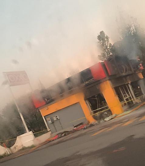 SE REGISTRA INCENDIO EN TIENDA OXXO EN OJOCALIENTE; FGJEZ INVESTIGA EL HECHO 