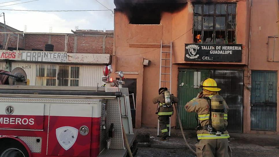 SE INCENDIA TALLER DE HERRERÍA EN GUADALUPE 