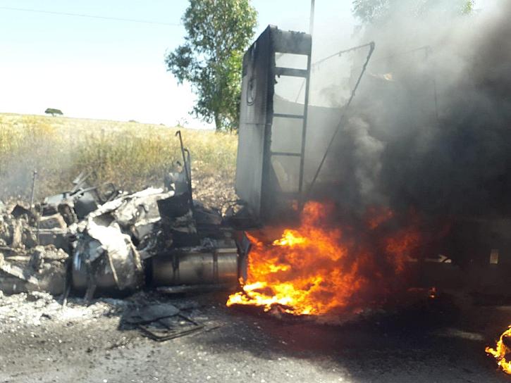 SE INCENDIA TRACTOCAMIÓN EN LA CARRETERA ZACATECAS-SALTILLO