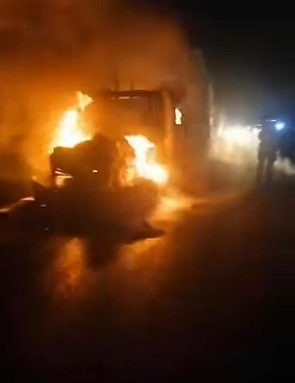 SE INCENDIA TRÁILER EN LA CARRETERA FEDERAL 54