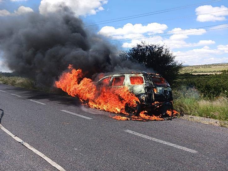 SE INCENDIA VEHÍCULO EN EL TRAMO MALPASO-VILLANUEVA