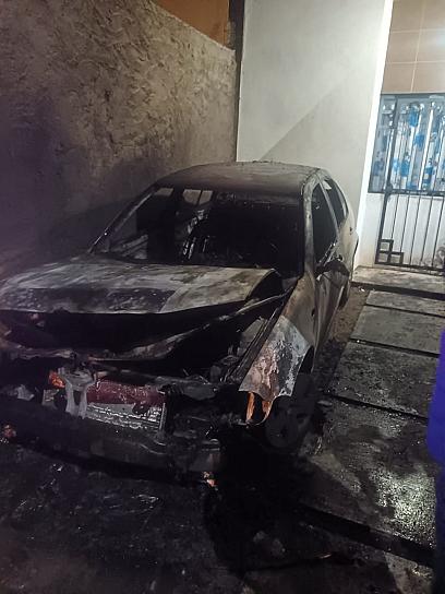 SE INCENDIA VEHÍCULO EN VILLAS DE GUADALUPE