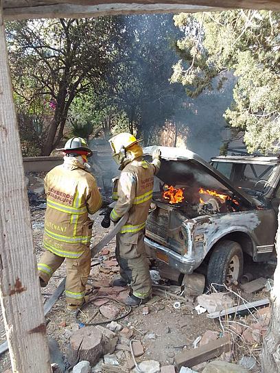 SE INCENDIA VIVIENDA Y CAMIONETA EN LAS MARGARITAS 