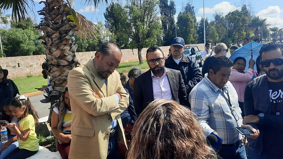 SE INCONFORMAN EN EL CEBAARE  Y BLOQUEAN LA AVENIDA