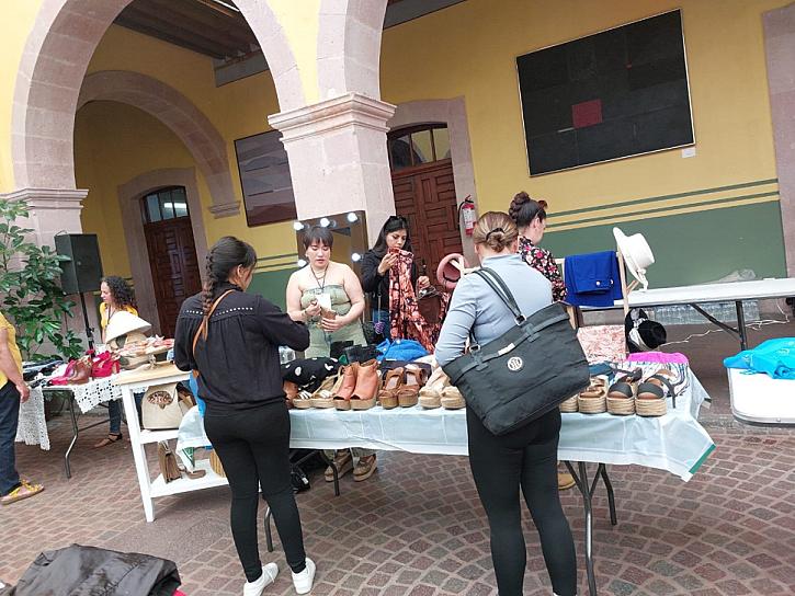 SE INSTALA MERCADITO BAZAR EN APOYO A MUJERES EMPRENDEDORAS