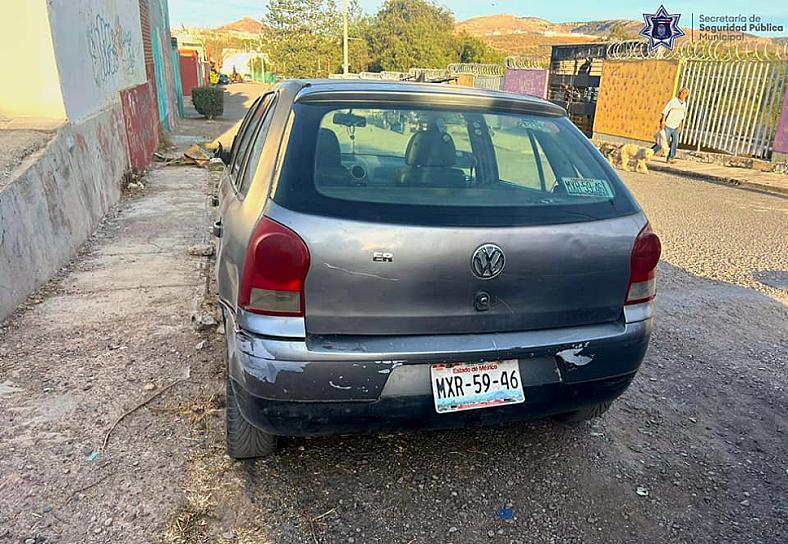 SE LLEVA DSPM DE LA CAPITAL VEHÍCULO POR TENER PLACAS SOBREPUESTAS 