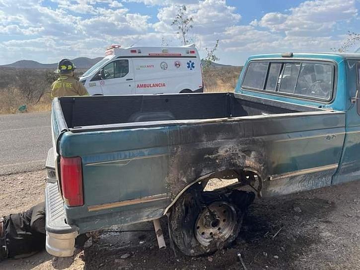 SE LLEVA TREMENDO SUSTO CONDUCTOR DE CAMIONETA POR CONATO DE INCENDIO
