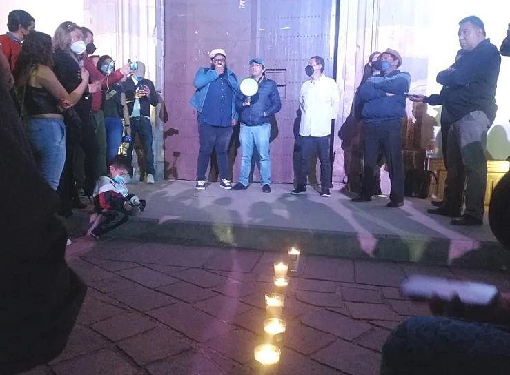 SE MANIFIESTAN COMUNICADORES TRAS ASESINATO DE REPORTERO DE FRESNILLO 