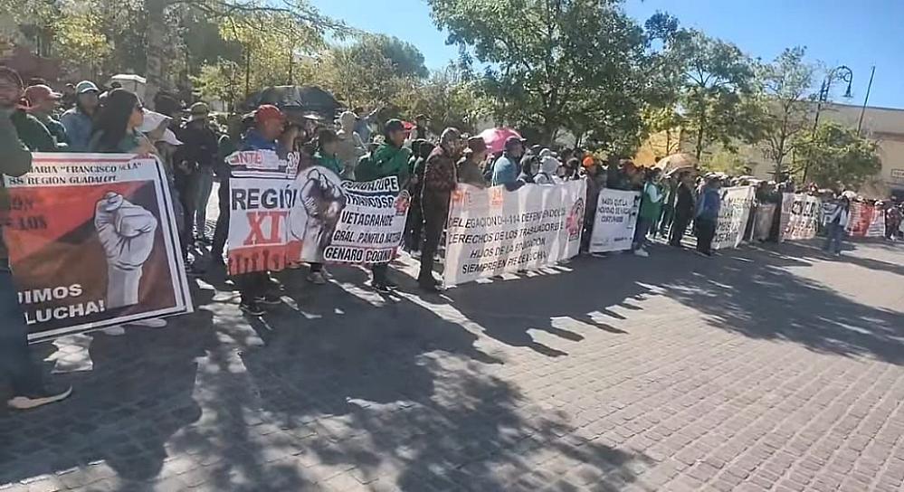 Se manifiestan docentes en Guadalupe 