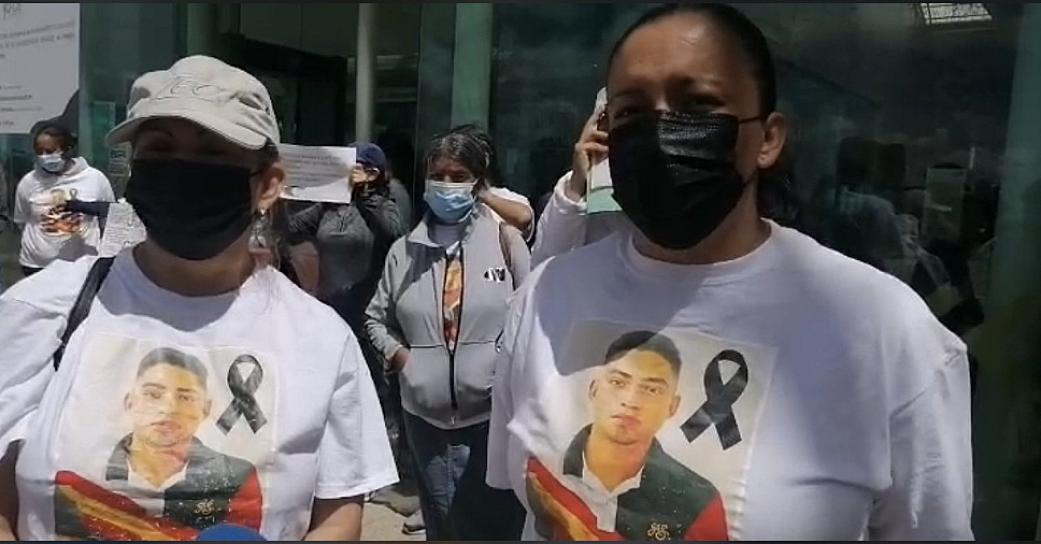 SE MANIFIESTAN FAMILIARES DE JOVEN ASESINADO EN LA FGJEZ