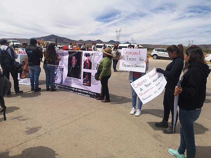 SE MANIFIESTAN FAMILIARES DE PERSONAS DESAPARECIDAS PREVIO A VISITA DE AMLO 