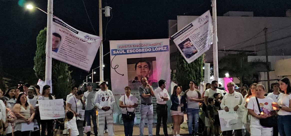 SE MANIFIESTAN FAMILIARES Y AMIGOS DE PERSONAS DESAPARECIDAS EN FRESNILLO 