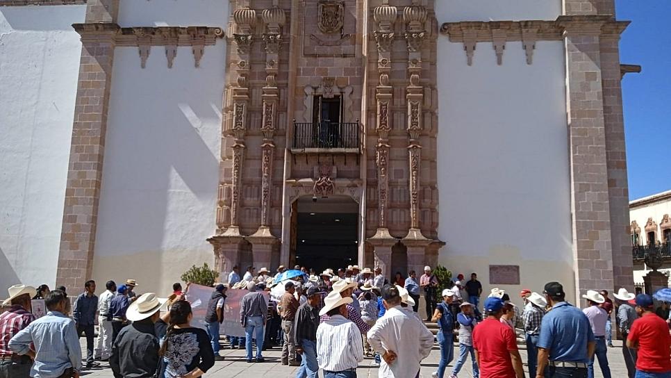 SE MANIFIESTAN FRIJOLEROS: PIDEN QUE CAMPO ZACATECANO SEA DECLARADO COMO ZONA DE DESASTRE