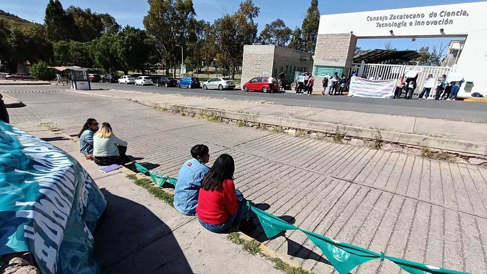 SE MANIFIESTAN GRUPOS A FAVOR Y EN CONTRA DE LA DESPENALIZACIÓN DEL ABORTO  