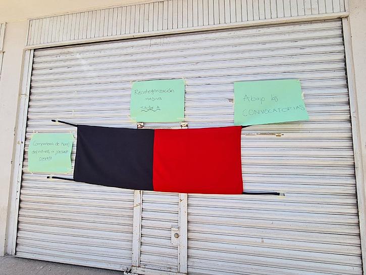 SE MANIFIESTAN PROFESORES DE PREPAS ESTATALES; EXIGEN MEJORAS LABORALES 