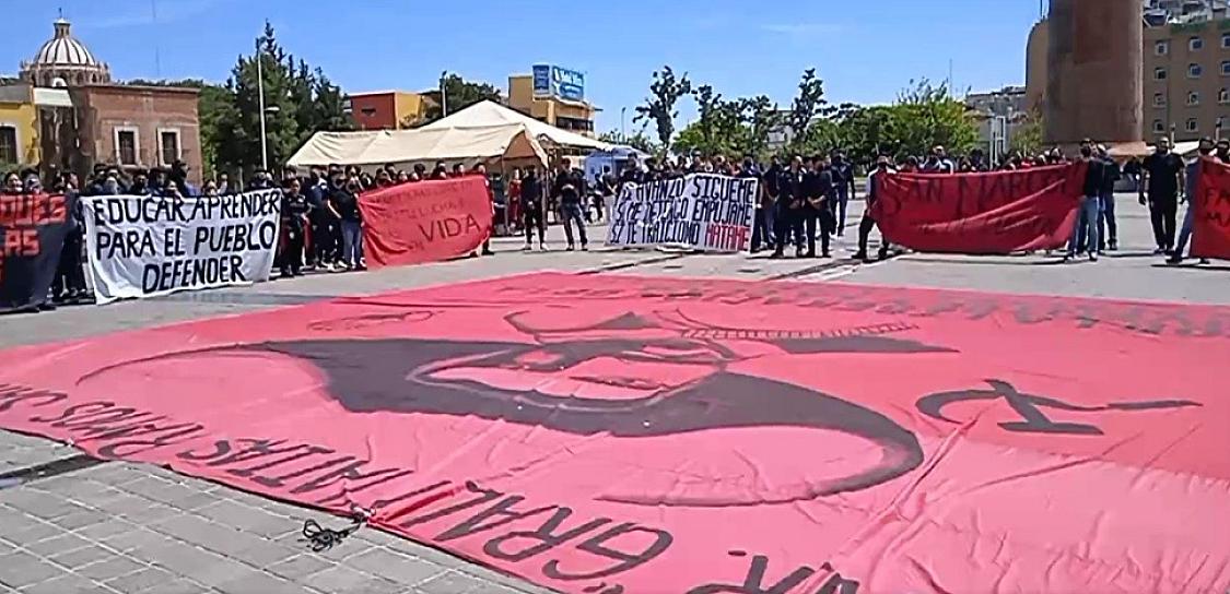SE MOVILIZAN ALUMNOS DE LA NORMAL POR 2 DE OCTUBRE