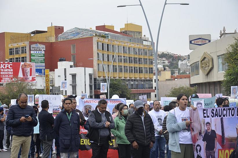 SE MOVILIZAN ESTUDIANTES PARA EXIGIR JUSTICIA POR COMPAÑEROS ASESINADOS 