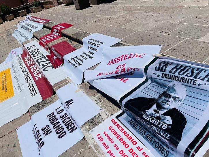 SE MOVILIZAN JUBILADOS Y PENSIONADOS DEL ISSSTEZAC