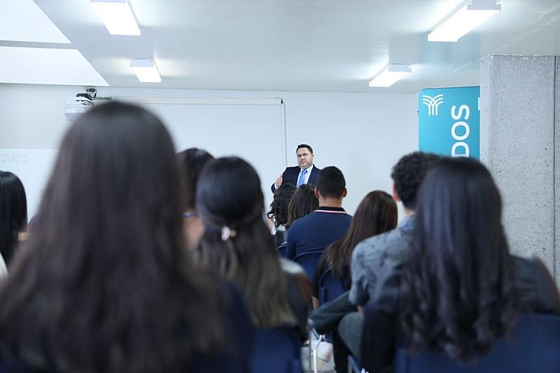 SENSIBILIZA JUEZ A ESTUDIANTES SOBRE DECISIÓN DE PERFILARSE PARA EJERCER LA ABOGACÍA