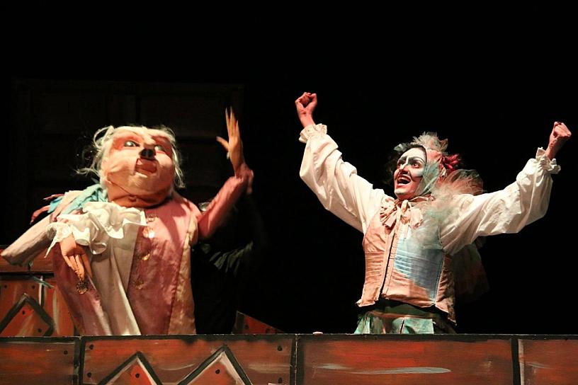 SE PRESENTA LA PUESTA EN ESCENA ALGO SOBRE UN TAL VOLPONE