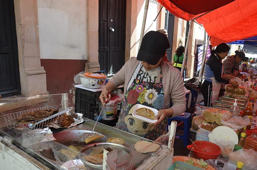 SE QUEJAN COMERCIANTES DE BAJAS VENTAS EN TIANGUIS DE CUARESMA