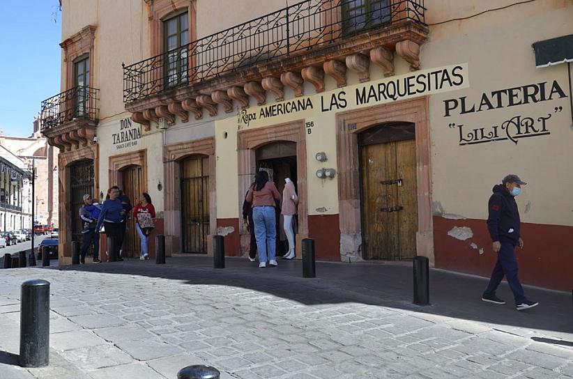 SE QUEJAN COMERCIANTES POR BAJAS VENTAS