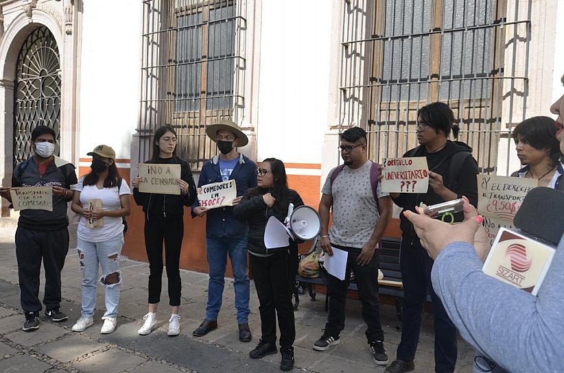 SE QUEJAN ESTUDIANTES UNIVERSITARIOS DE ATENCIÓN DEFICIENTE EN COMEDORES