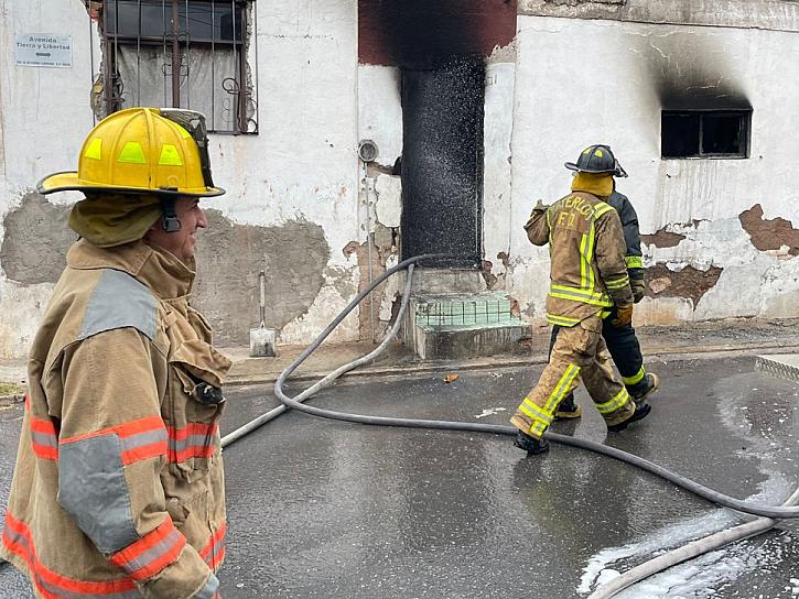 Se quema una casa en Tierra y Libertad; 4 personas quedaron atrapadas 