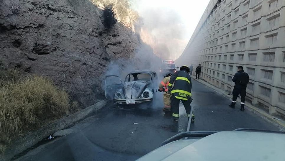 Se quema un 'bochito' en la calzada de la Revolución Mexicana 