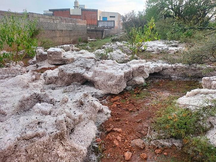 SE RECUPERA TEPETONGO DE FUERTE GRANIZADA ATÍPICA