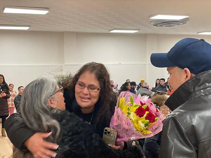 Se reencuentran con sus hijos migrantes gracias al programa Corazón de Plata 