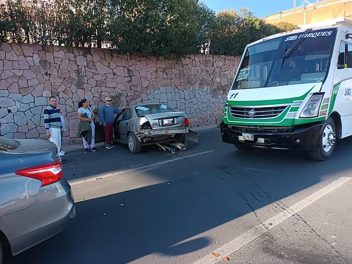 SE REGISTRA ACCIDENTE MÚLTIPLE EN BULEVAR HÉROES DE CHAPULTEPEC