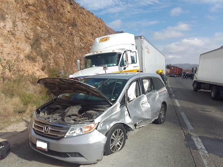 SE REGISTRA ACCIDENTE MÚLTIPLE EN LA CARRETERA FEDERAL 45