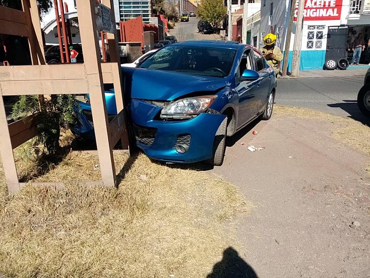 SE REGISTRA ACCIDENTE VEHICULAR EN LA AVENIDA REYES HEROLES 