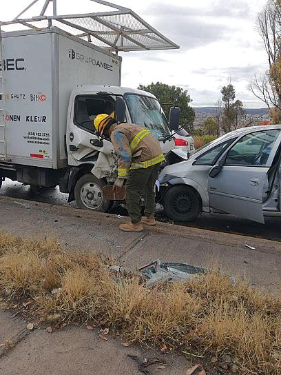 SE REGISTRA CHOQUE EN TRÁNSITO PESADO 