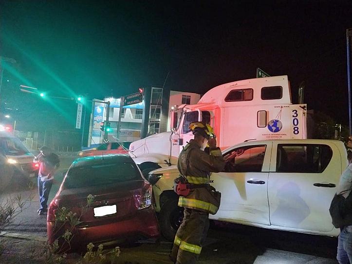 SE REGISTRA CHOQUE MÚLTIPLE EN LOMAS BIZANTINAS