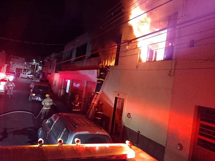 SE REGISTRA INCENDIO EN CASA HABITACIÓN EN EL CENTRO DE GUADALUPE 
