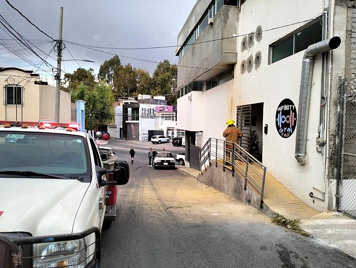 Se registra un cortocircuito en un comercio en la Pedro Coronel