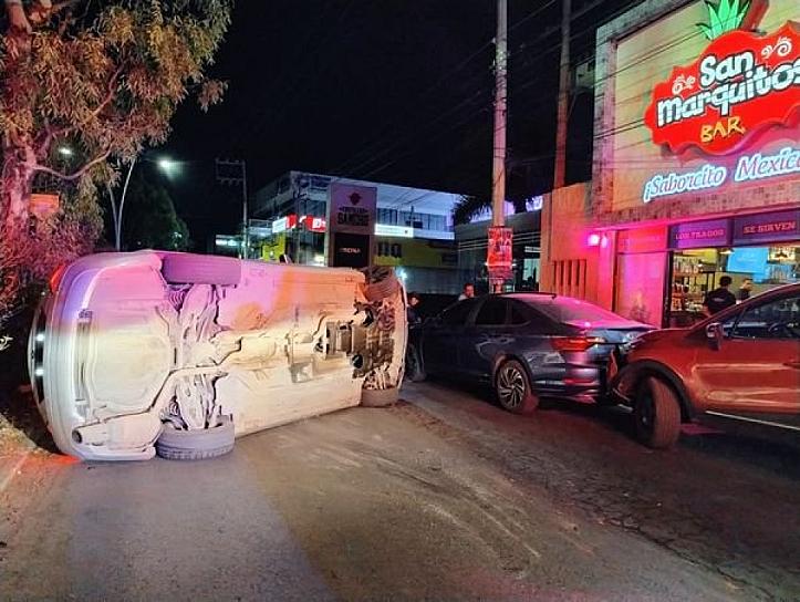 SE REGISTRA VOLCADURA EN EL BULEVAR LÓPEZ PORTILLO 