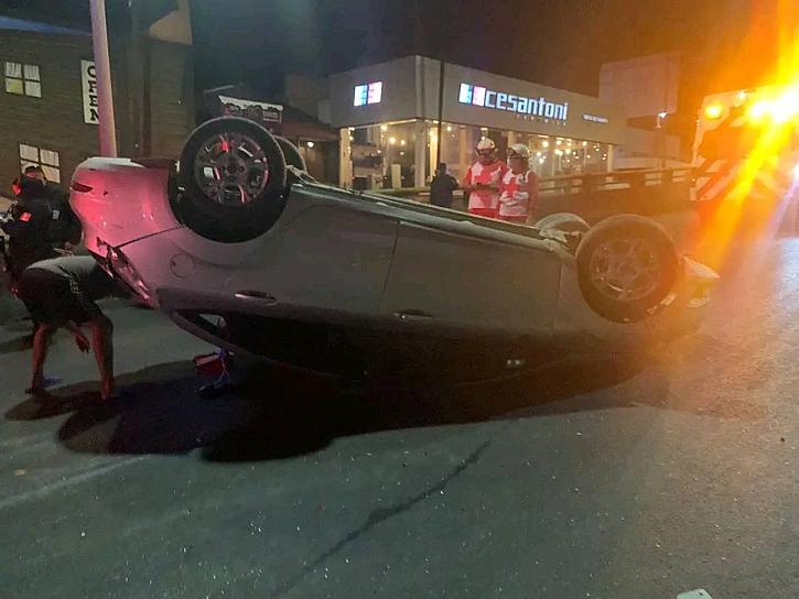 SE REGISTRA VOLCADURA SOBRE EJE METROPOLITANO; UN HOMBRE PERDIÓ EL CONTROL DE SU VEHÍCULO 