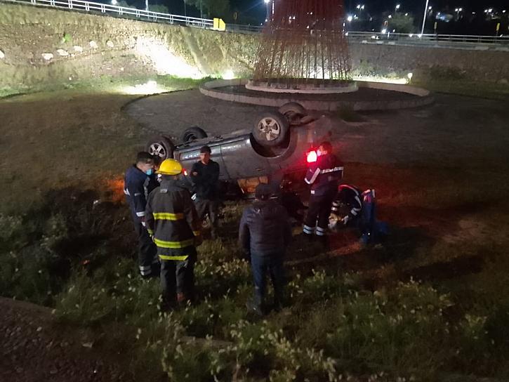 SE REGISTRA VOLCADURA SOBRE EL BULEVAR LÓPEZ PORTILLO; NADIE RESULTÓ HERIDO