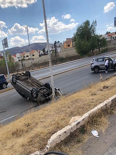Se registra volcadura sobre la calzada Solidaridad 