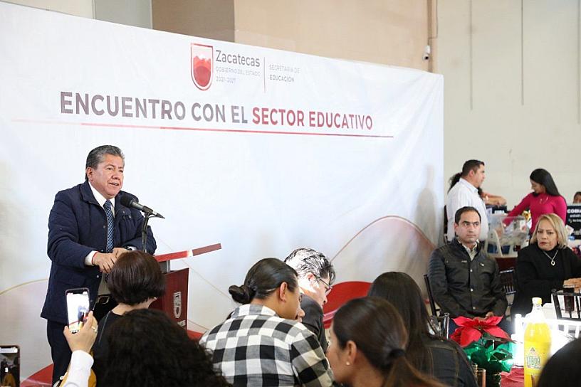 SE REÚNE DAVID MONREAL CON MAESTROS DE GUADALUPE, PINOS Y LORETO