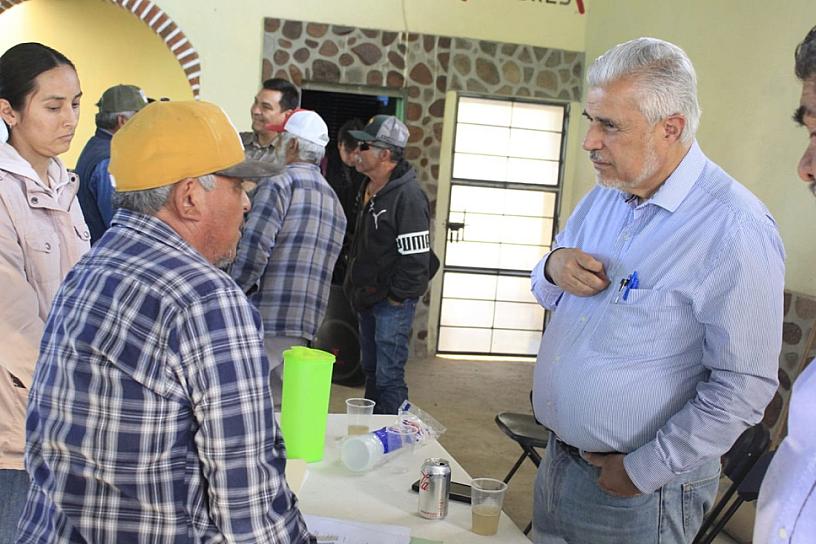 Se reúne José Narro con habitantes de Pinos para atender problemáticas comunitarias