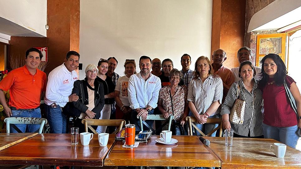 SE REÚNE JUAN DEL REAL CON VECINOS DEL CENTRO HISTÓRICO