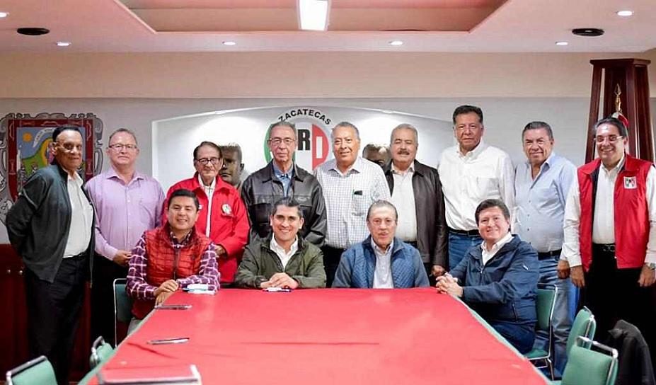 SE REÚNEN EXPRESIDENTES DEL PRI CON CARLOS PEÑA 