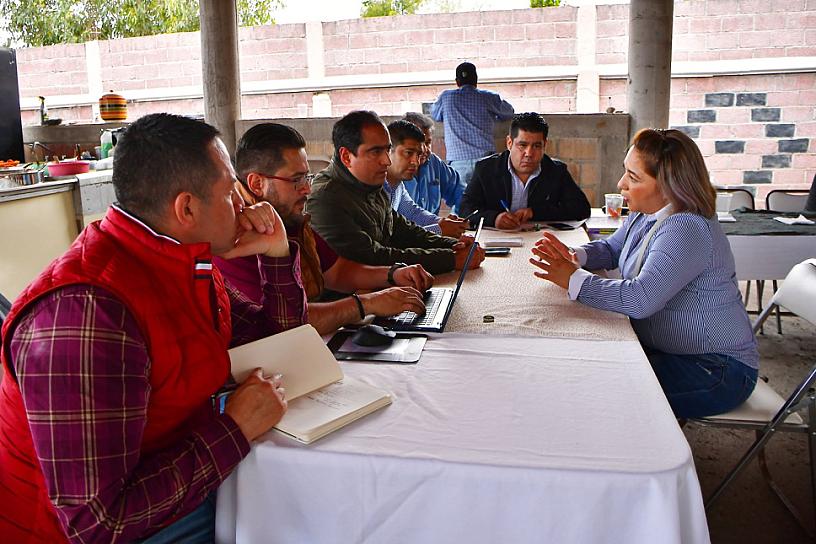 SE REÚNE PEPE SALDÍVAR CON DELEGADOS 