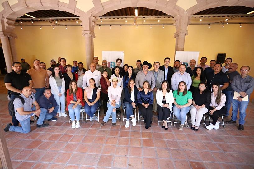 SE REÚNE RODRIGO UREÑO CON REPRESENTANTES DE SU GABINETE