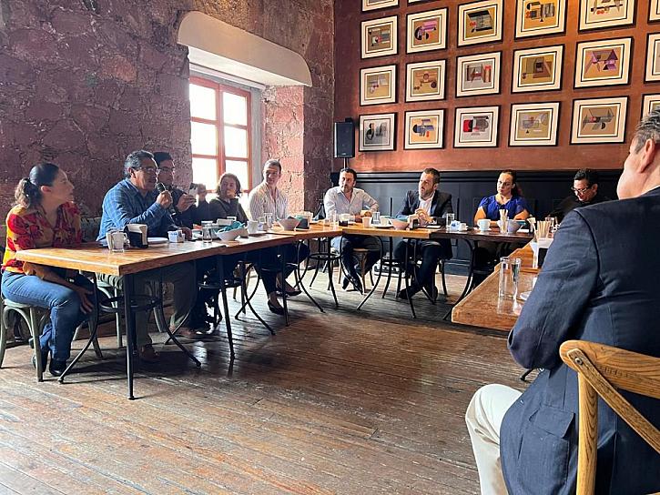 SE REÚNE ULISES MEJIA HARO CON CÁMARAS EMPRESARIALES PARA SOCIALIZAR REFORMAS